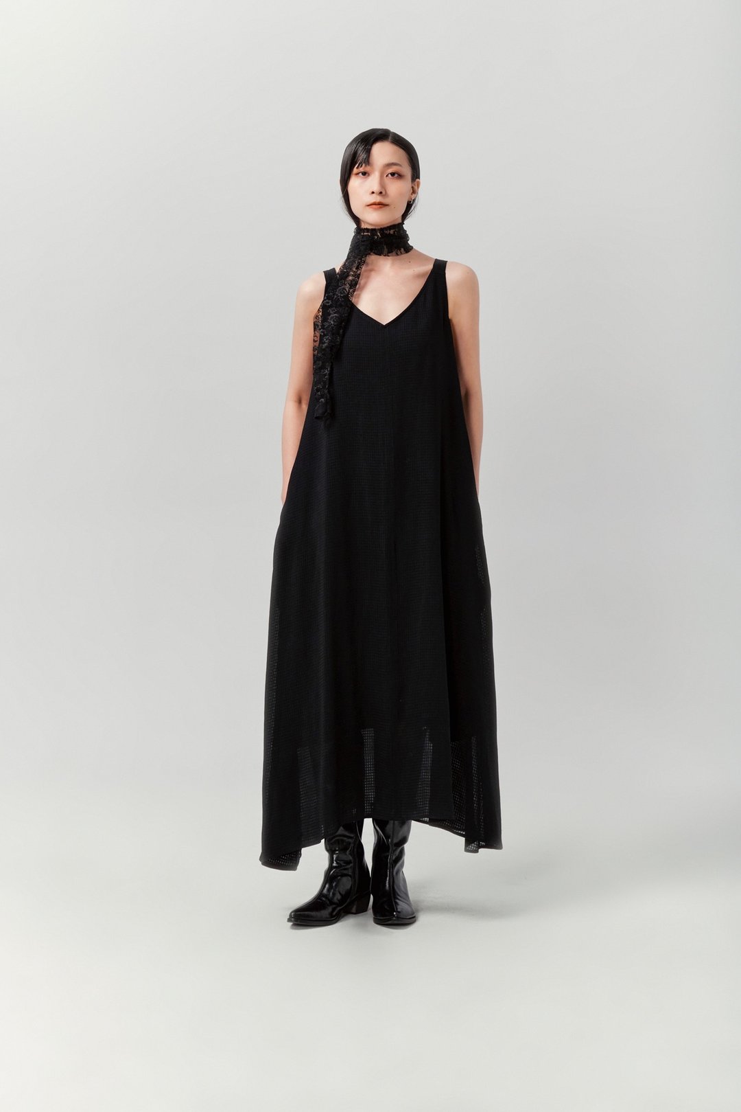 V NECK APRON MAXI DRESS /  V领麻纱伞状洋装 - 洋装/连衣裙 - 棉 黑色