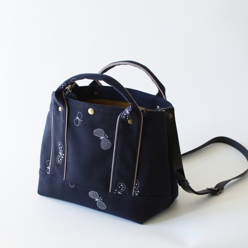 使用 minä perhonen 布料 2WAY 托特包 choucho 藏蓝色 - 手提包/手提袋 - 其他材质 蓝色