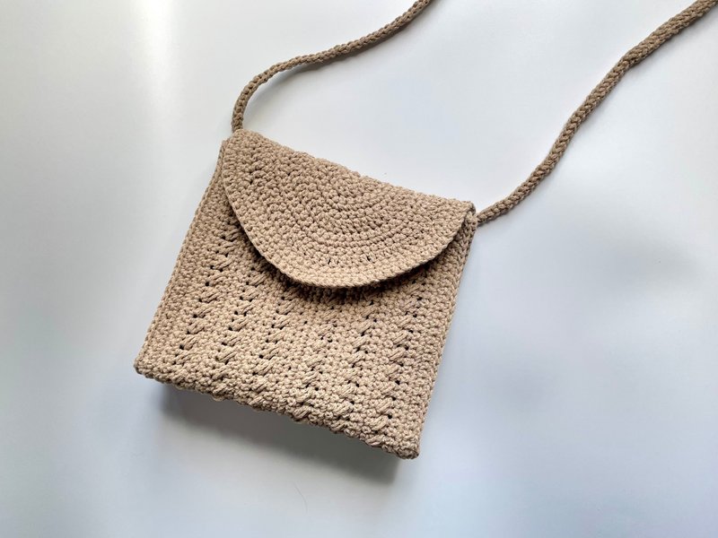 棉绳编织迷你米杏色手挽斜背小包信封包 - 侧背包/斜挎包 - 棉．麻 卡其色