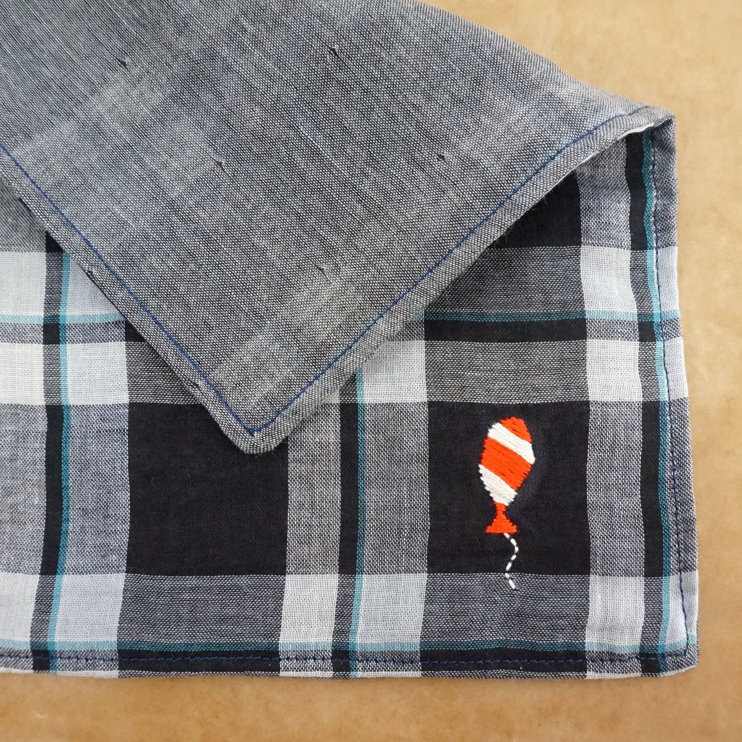 Hand embroidered quadruple gauze handkerchief "Balloon 3" - 手帕/方巾 - 棉 黑色