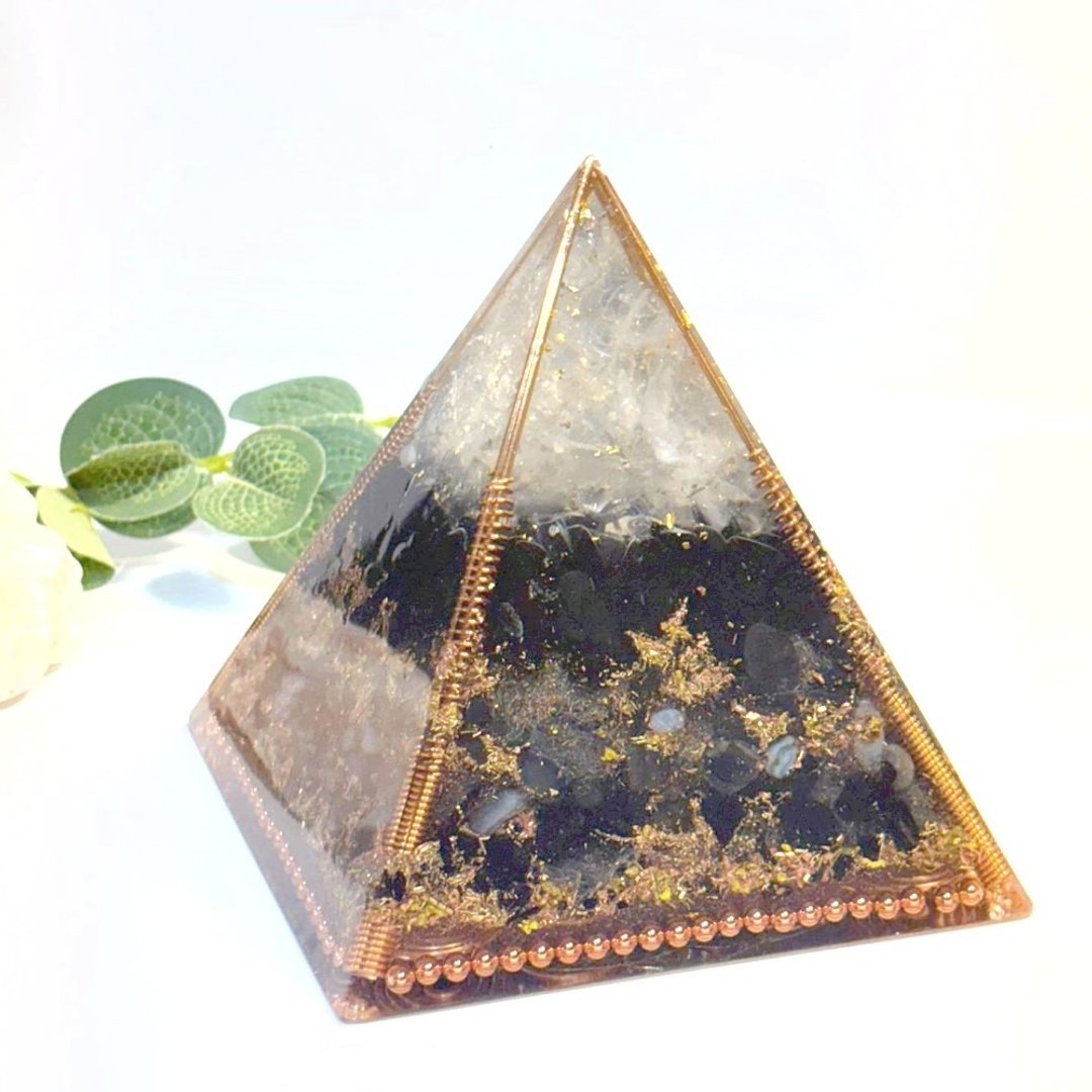 高能量振动奥刚金字塔 - 摆饰 - 水晶 黑色