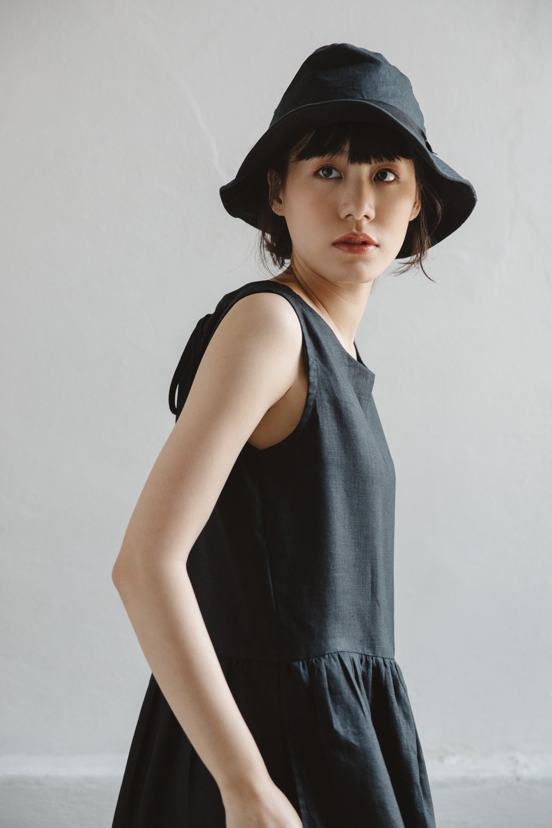 【Off-Season Sales】Linen Camisole dress with open back in Black - 洋装/连衣裙 - 棉 黑色