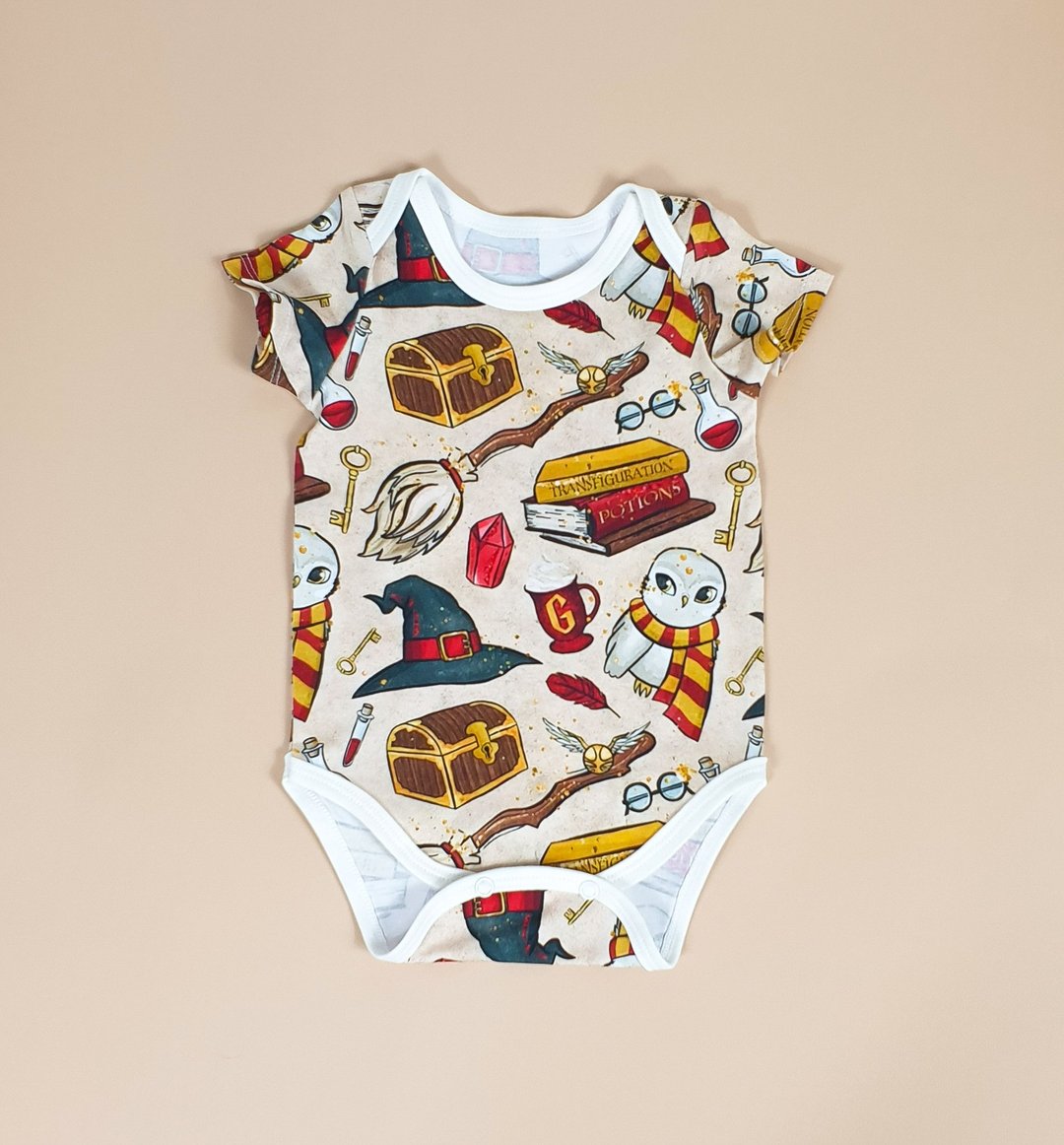 Magic Wizard on Beige baby bodysuit, baby boy bodysuit,baby girl bodysuit,onesie - 包屁衣/连体衣 - 棉 多色