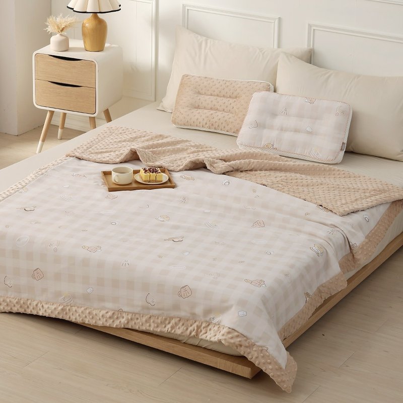 【The Butters 奶油家族联名款】甜点时光天丝豆点毯被－150x200cm - 被子/毛毯 - 聚酯纤维 多色