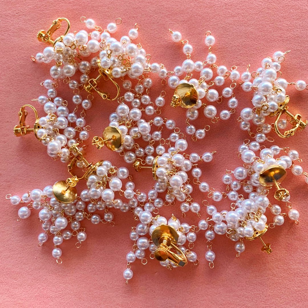 Pearl Pearl Small White Earrings - 耳环/耳夹 - 其他金属 白色