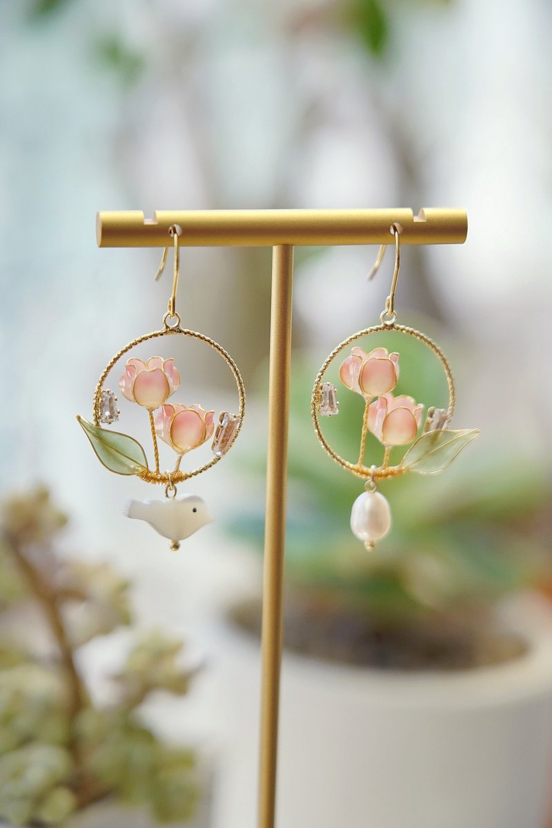 花间鸟语 - 不对称手工树脂耳环饰品礼物 - 耳环/耳夹 - 树脂 粉红色