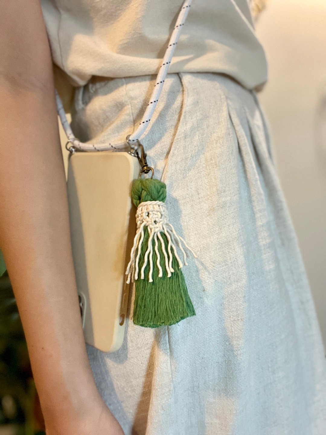 Macrame 编织大地绿流苏吊饰 - 钥匙链/钥匙包 - 棉 绿色