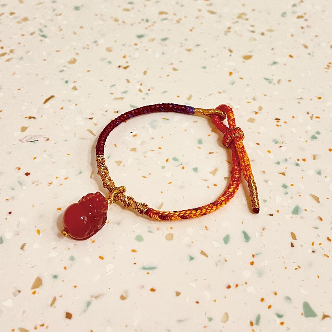 仙知宝 九紫离火旺贵女 南红貔貅招财来 财运 天然宝石 贵人 - 手链/手环 - 宝石 粉红色