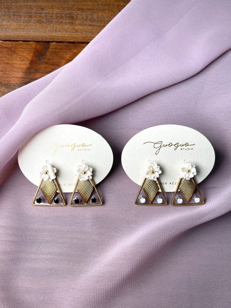 小白花菱格三角耳环 耳针式 夹式耳环 - 耳环/耳夹 - 铜/黄铜 金色