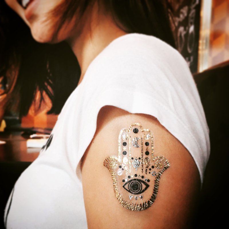 TOOD 纹身贴纸 | 肩膀位置刻痕圆形刺青图案纹身贴纸 (2枚) - 纹身贴 - 纸 金色