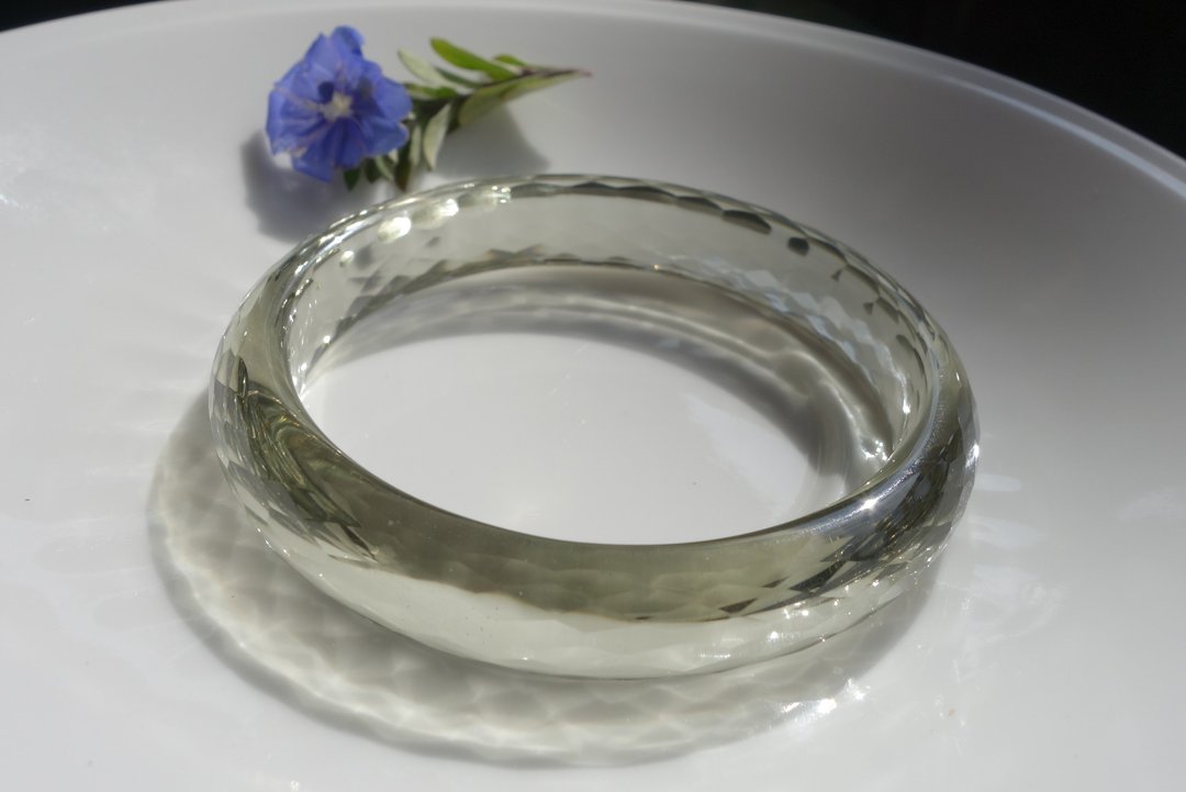 顶级天然茶水晶手镯 手围17.5号 内径55mm 钻石切面 烟晶 墨晶 - 手链/手环 - 水晶 白色