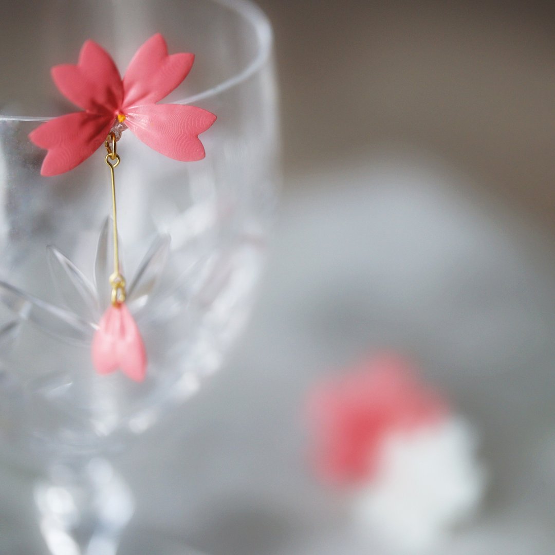 Flower Pierce - Cherry Blossoms - 耳环/耳夹 - 树脂 粉红色