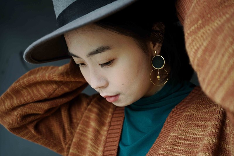 手作-古董钮扣改制-祖母绿古铜金色圈圈垂坠古董钮扣耳环一对 - 耳环/耳夹 - 其他材质 绿色