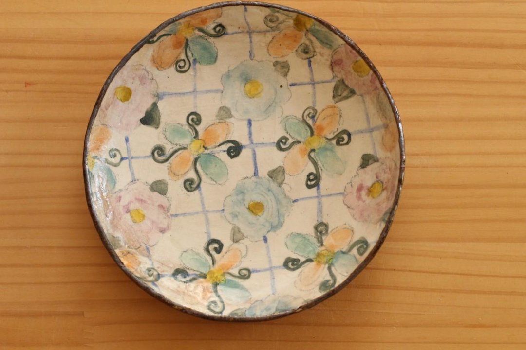 Ovaling dish with colorful flower drawing. - 浅碟/小碟子 - 陶 