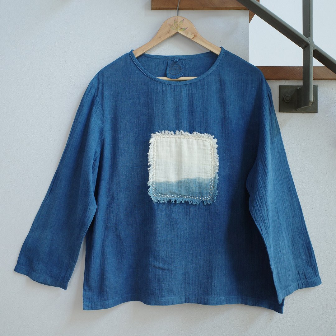 photograph / long-sleeve blouse / indigo dye with hand-stitch - 女装上衣 - 棉 蓝色