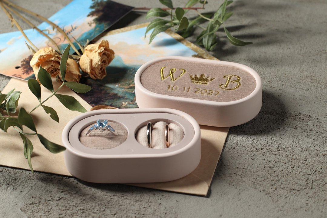 Ring box, Wedding ring box with embroidery. - 其他 - 其他材质 黄色