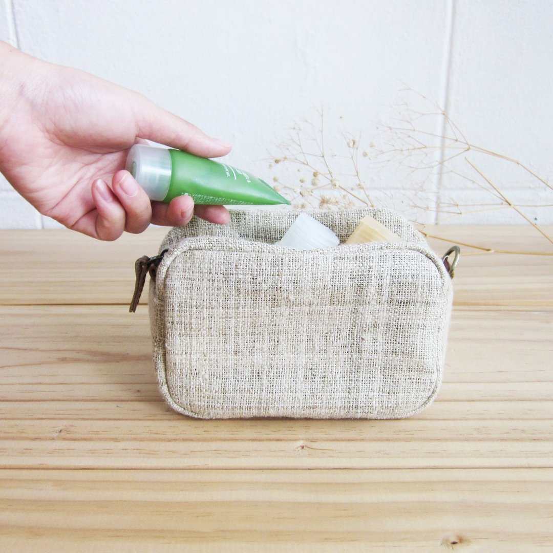 Cosmetic Bags Little Tan M Hand woven Hemp Natural Color - 化妆包/杂物包 - 植物．花 