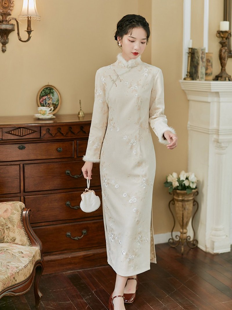 米白 杏子 仿麂皮絨刺綉毛領拉鏈款旗袍 復古改良新中式國風洋裝 - 旗袍 - 聚酯纤维 白色