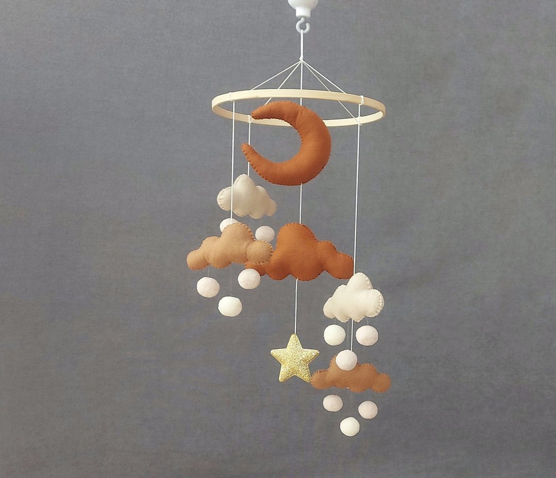 Felt Ball Mobile, Crib mobile nursery, Cloud mobile, BABY MOBILE, Nursery mobile - 玩具/玩偶 - 环保材料 灰色