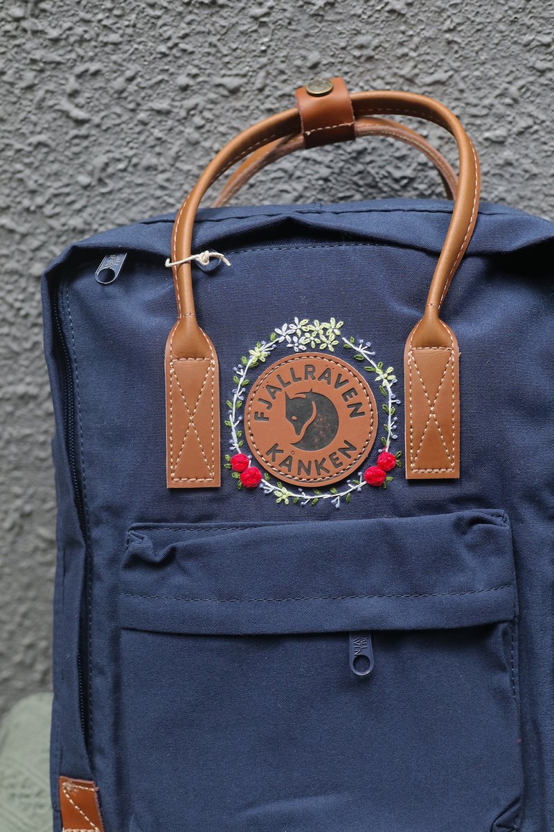 定制化礼物-红玫瑰与黄花圈主题--kanken包--手工刺绣设计订制 - 后背包/双肩包 - 防水材质 蓝色