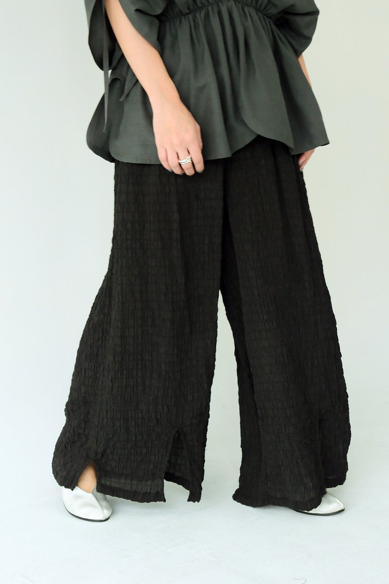 川 衣 WEAR BEING  蚕丝前后开衩宽裤  皱褶黑 - 女装长裤 - 棉．麻 黑色