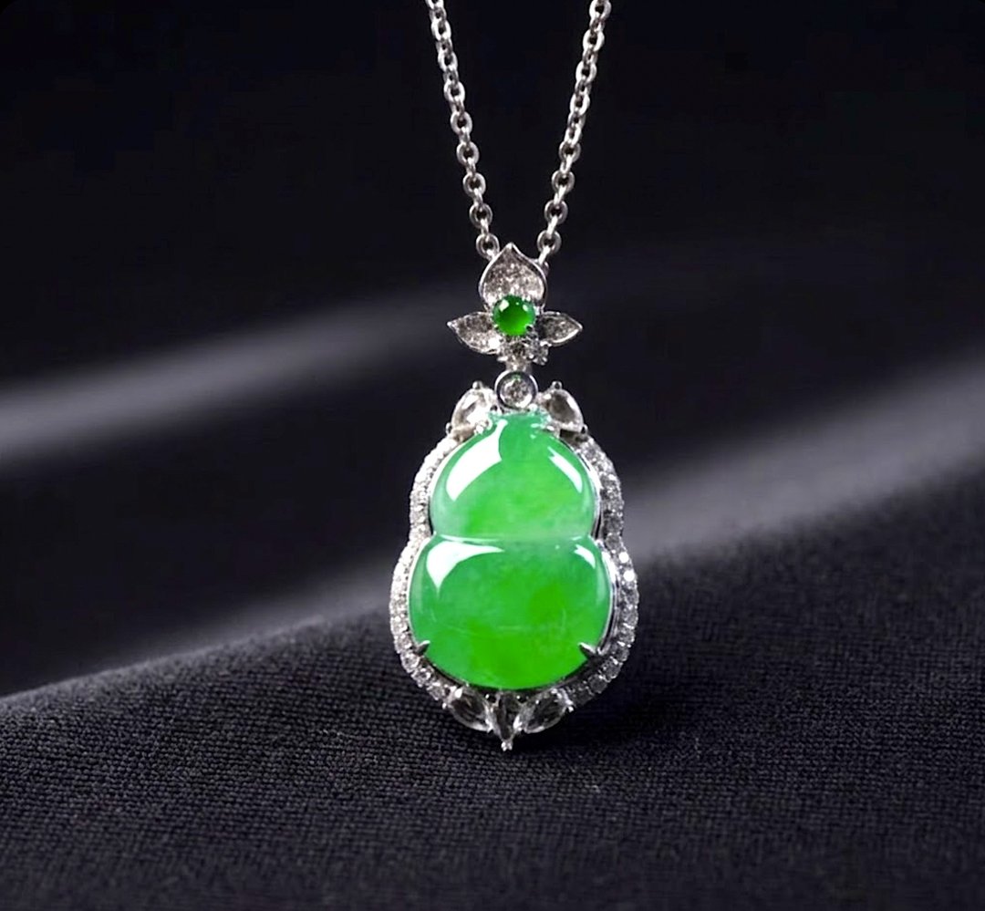 冰种阳绿翡翠葫芦项链 18K 金钻石 | 天然缅甸玉 A 货翡翠 | 送礼 - 吊饰 - 玉石 绿色