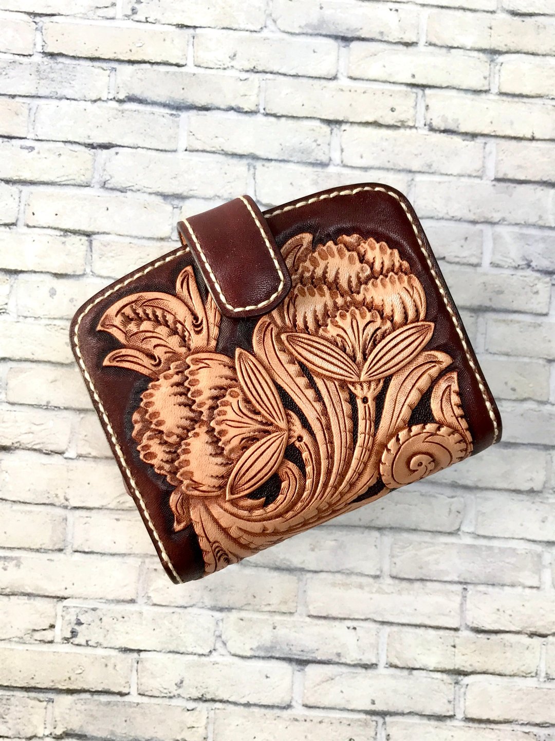 Leather carving leather wallet leather wallet carving bi-fold wallet - 皮夹/钱包 - 真皮 咖啡色