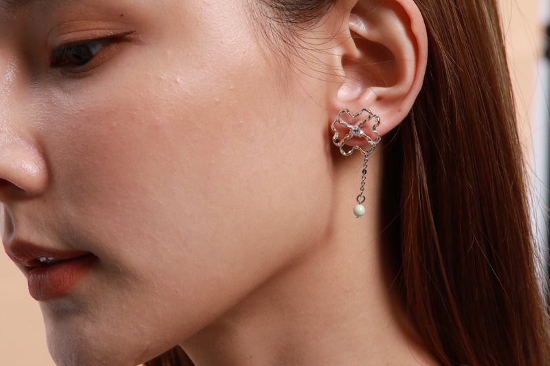 花朵系列 幸运草-线性几何 针式耳环 (ERIJA1075E) - 耳环/耳夹 - 银 银色