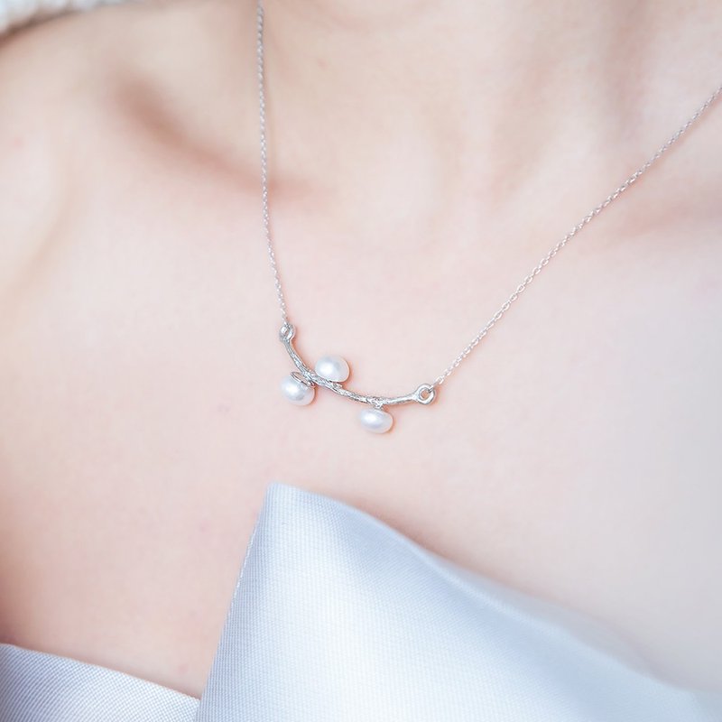 Snowy Day Necklace - 项链 - 宝石 白色