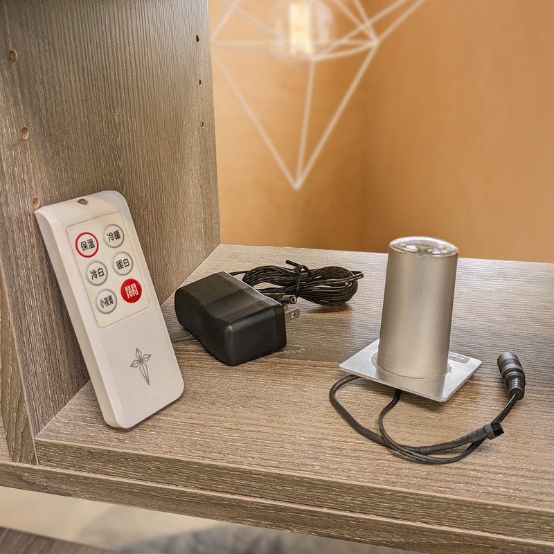 盐疗愈启动器 - 4段 / 7段遥控调光 | 节能省电 | 安全认证 (3W) - 灯具/灯饰 - 其他材质 银色