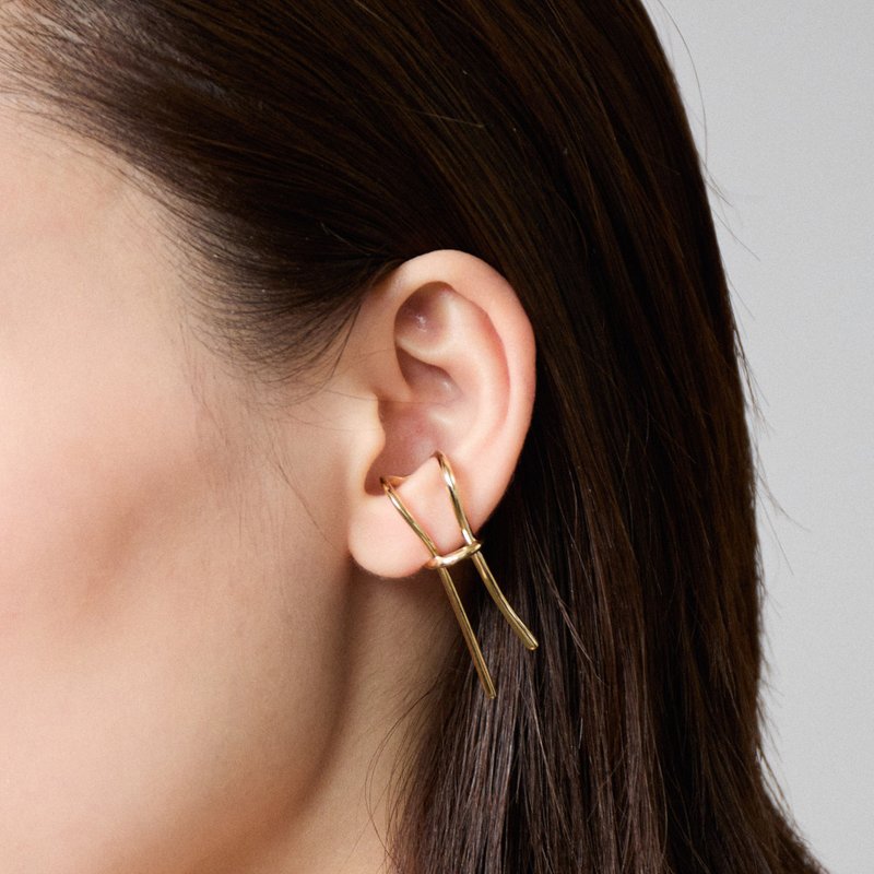 率性线条耳扣 925银厚镀18K金 Laccio Earcuff - 耳环/耳夹 - 纯银 金色