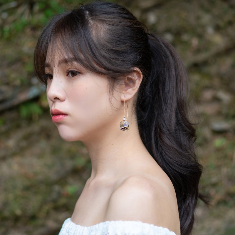 Tami 神秘商人刺绣绿玫瑰细耳针拉长石耳环 - 耳环/耳夹 - 其他材质 绿色