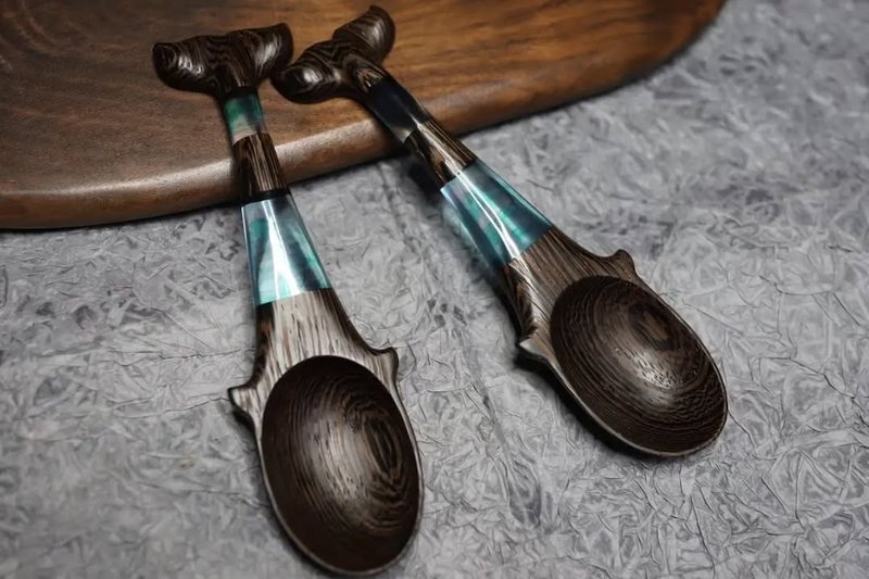 鲸、手工树脂木制汤匙、独特厨房餐具、环保木质汤匙、美食礼物 - 餐刀/叉/匙组合 - 树脂 咖啡色