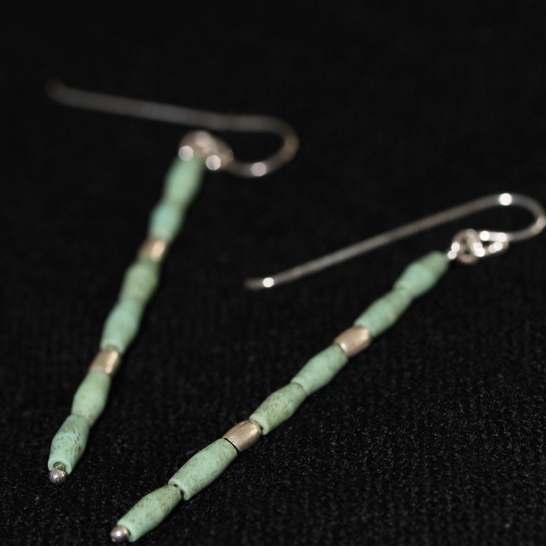 Turquoise and silver beads dangle earrings (E0157) - 耳环/耳夹 - 石头 绿色