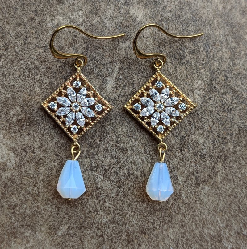 古典雕花锆石垂坠耳环(白) - 耳环/耳夹 - 玻璃 