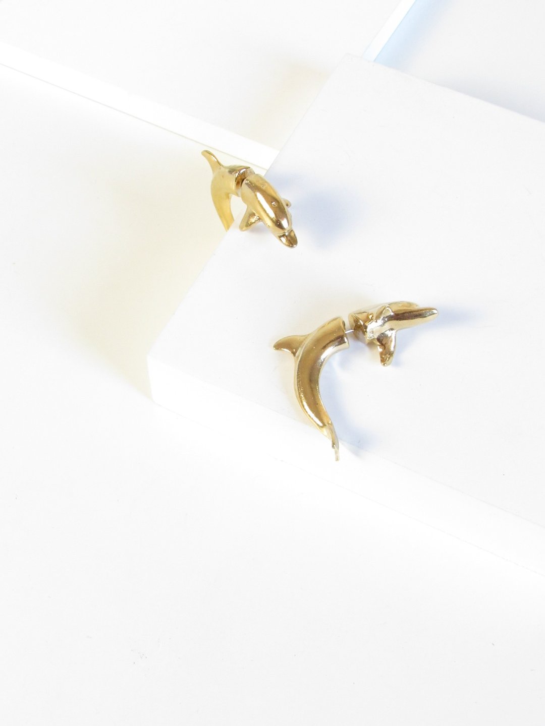 Vintage Jumping Dolphin Gold Stud Earrings - 耳环/耳夹 - 贵金属 金色