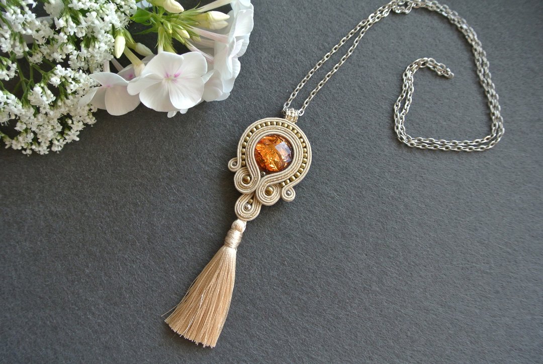 Beige Gold tassel necklace, Sautoir necklace, Long necklace, Soutache pendant - 长链 - 聚酯纤维 金色