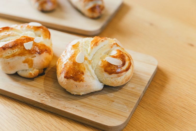 【旮麦面包工作室】奶酥面包卷 - 面包/吐司 - 其他材质 金色