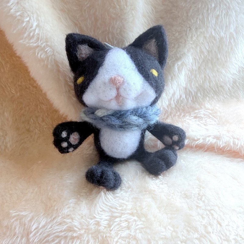 兔包制纯手工羊毛毡围巾黑白猫咪挂饰钥匙圈 - 钥匙链/钥匙包 - 羊毛 多色