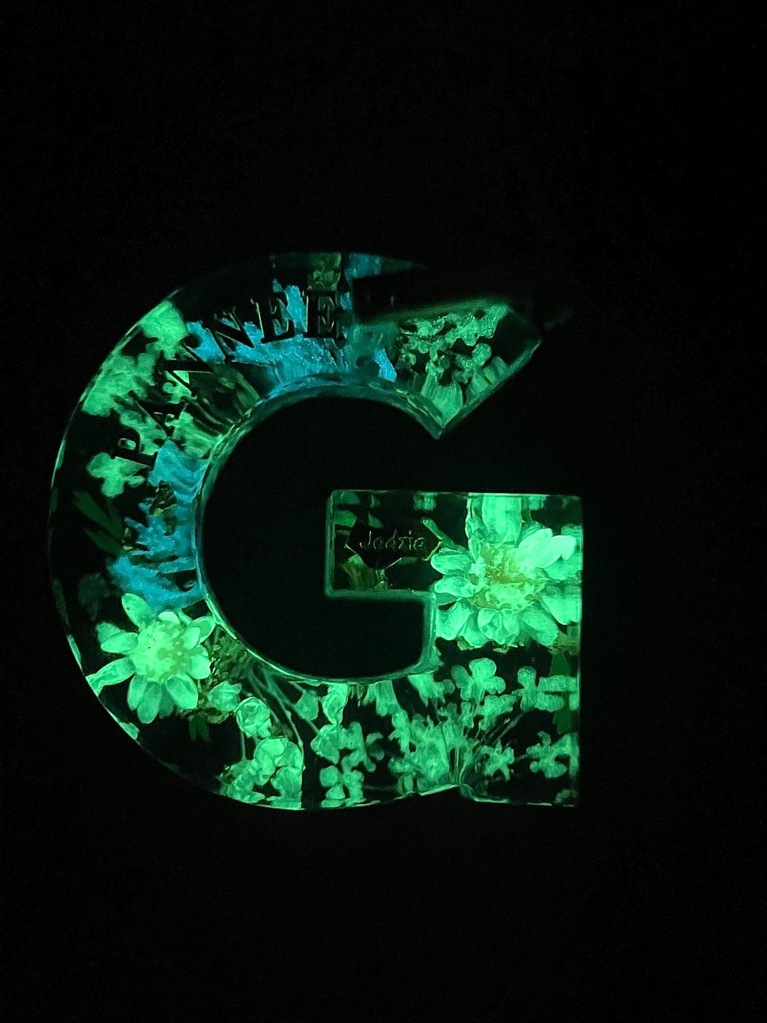 Glow in the dark keychain,Real flower keychain,personalized keychain,alphabet - 吊饰 - 植物．花 多色
