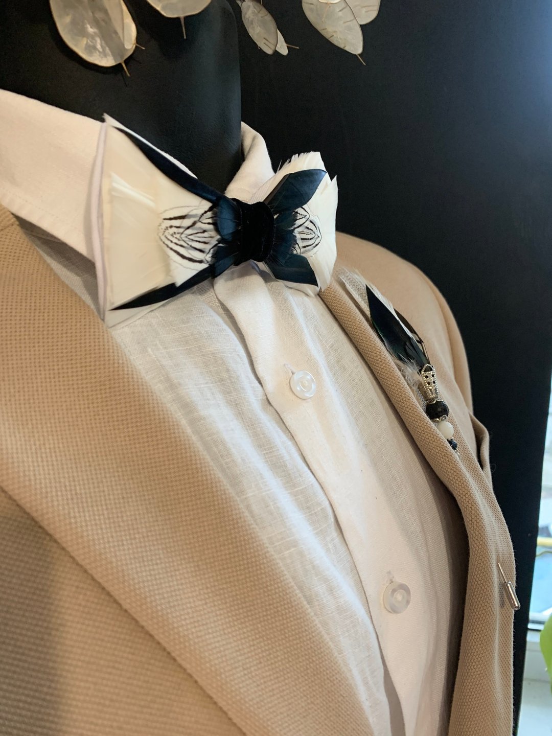 Set: wedding white bow tie and boutonniere with feathers - 领结/领巾 - 其他材质 白色