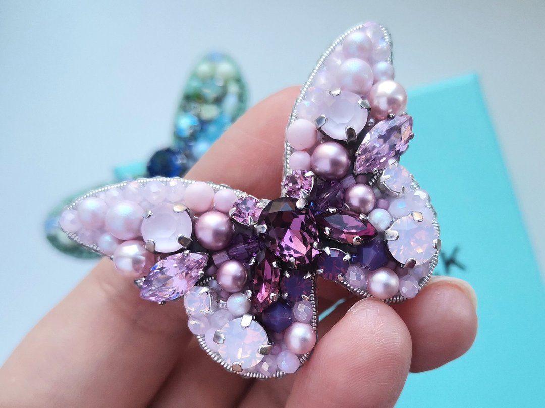 蝴蝶珠胸針 Butterfly jewelry brooch, pink insect pin - 胸针 - 玻璃 粉红色