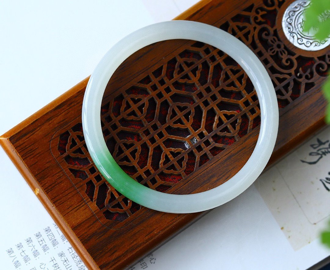 精品天然和田玉翠青圆条叮当镯 尺寸7MM左右 圈口60 精致款 - 手链/手环 - 玉石 