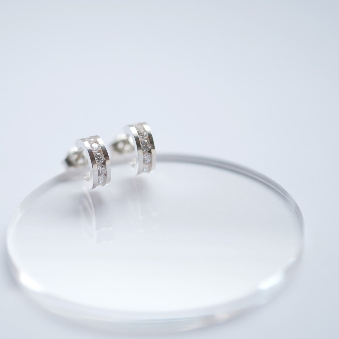 Mini White Stone Hoop Earrings Silver 925 - 耳环/耳夹 - 其他金属 银色