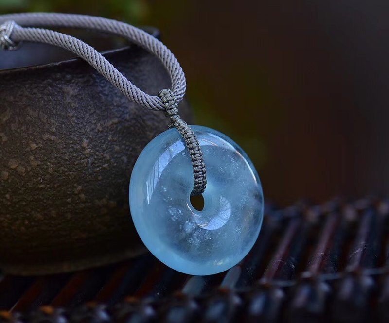 纯天然海蓝宝水晶手工打磨平安扣 冰蓝色 进口绳编织 美女必备 - 项链 - 宝石 
