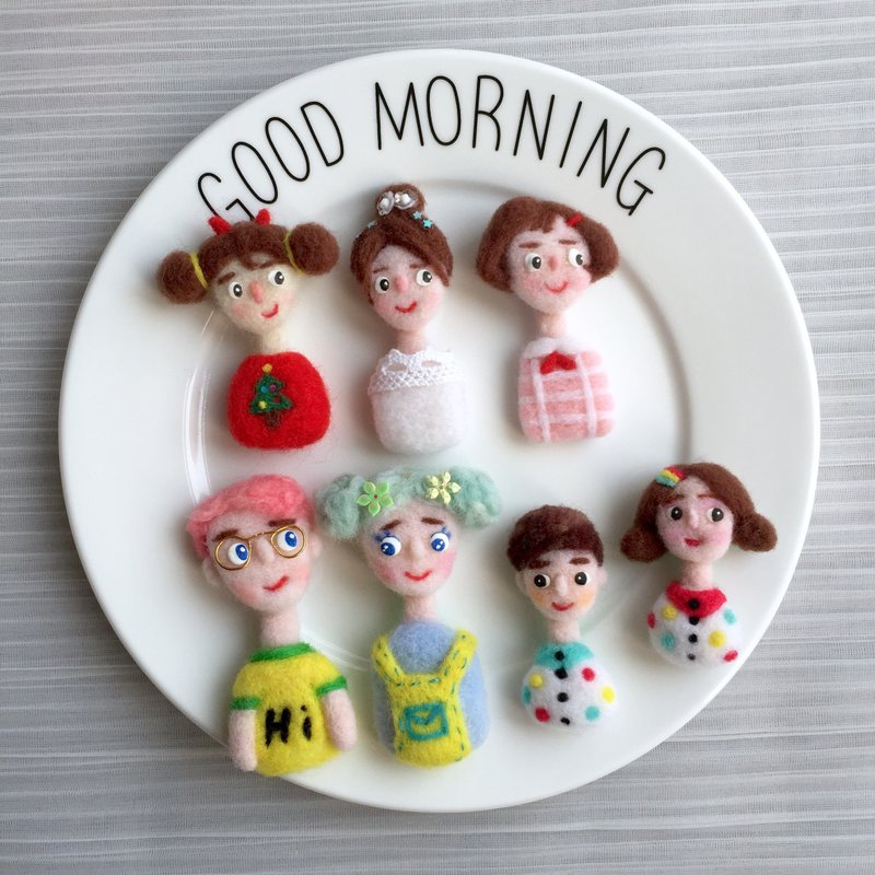 【9月新品，持续更新…】原创手工羊毛毡粘土黏土立体刺绣情侣头像肖像娃娃人偶胸针别针领针徽章包挂件 - 胸针 - 羊毛 多色