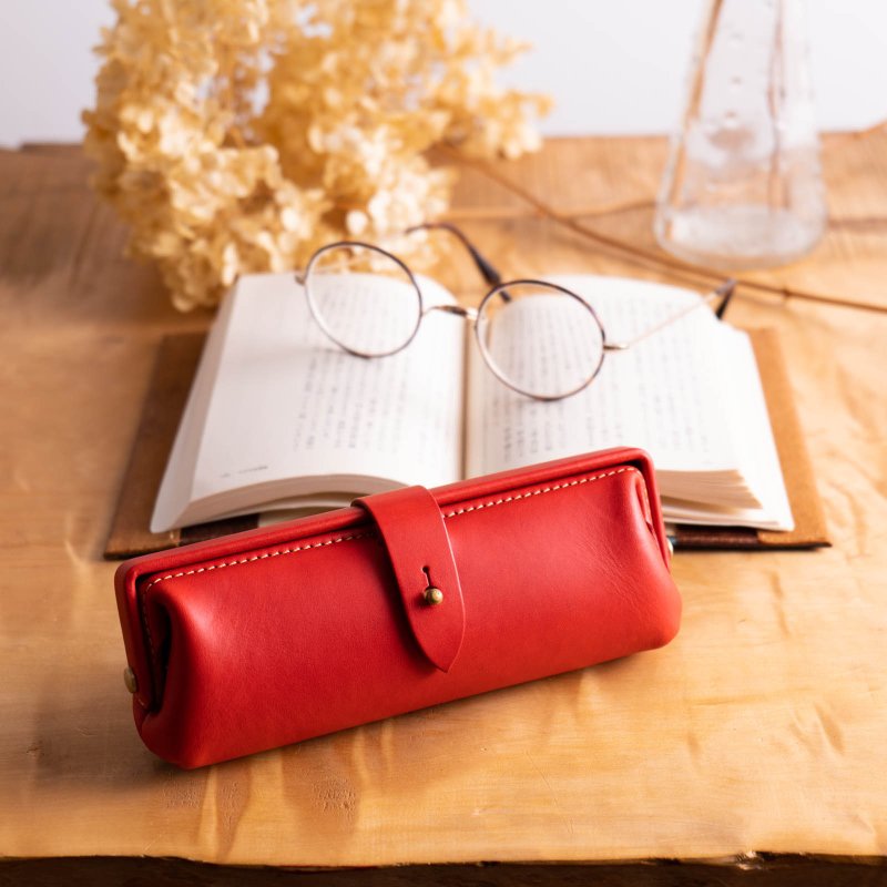 Paka-glass Slim #Red Italian leather eyeglass case [60th birthday celebration] [entrance celebration] [employment celebration] [customizable gift] - 眼镜盒/眼镜布 - 真皮 红色