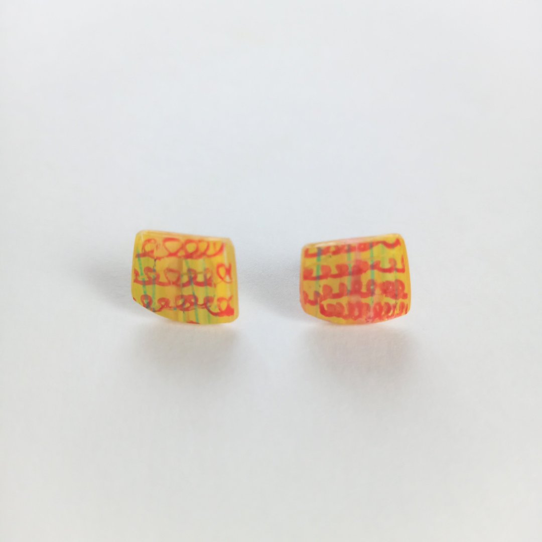 Kakera Titanium Stud Earrings Moyo - 耳环/耳夹 - 塑料 黄色