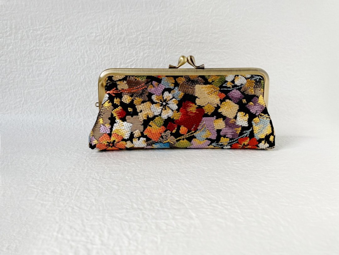 Weeping cherry blossoms and cut gold pattern accessory case - 手提包/手提袋 - 丝．绢 黑色