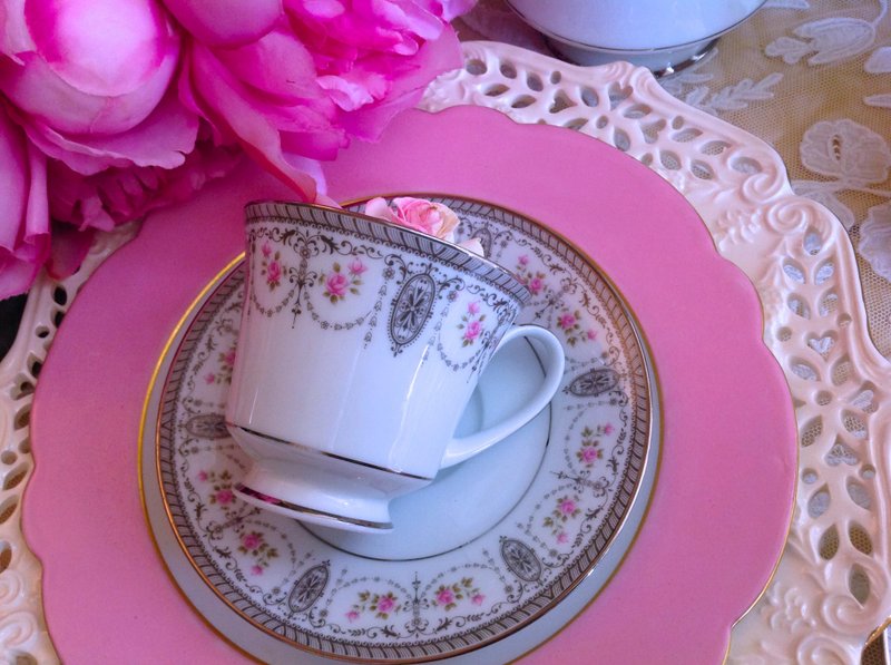 日本制 Noritake骨瓷粉红玫瑰花束系列花茶杯咖啡杯两件组库存品 - 茶具/茶杯 - 瓷 粉红色